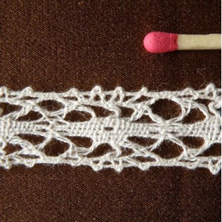 Double edged lace trim 15 mms.