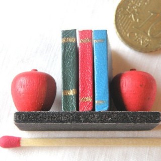 Rangée livres miniatures,...