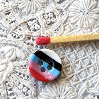 Button 11 mm  striped with...