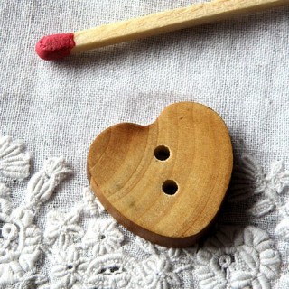Button heart carved wood,...