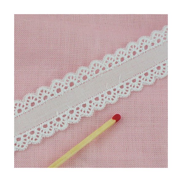 Eyelet trim flowers embroidered on the both edges, 2,4 cm