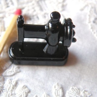 Machine à coudre miniature