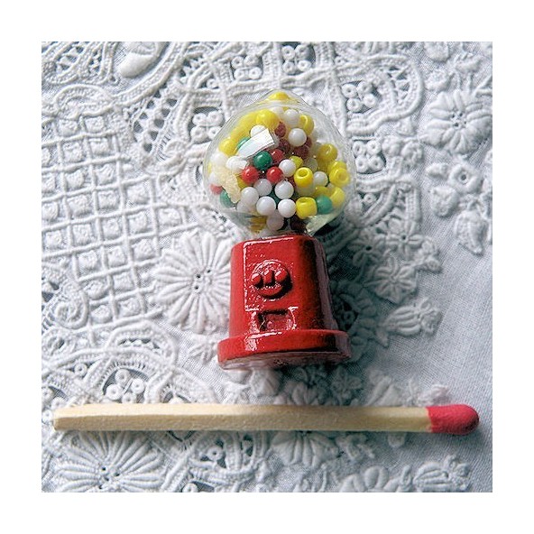 Miniature gum ball machine Distributor of candies and chewing gum, 3cm