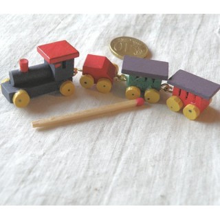 Train miniature maison poupée