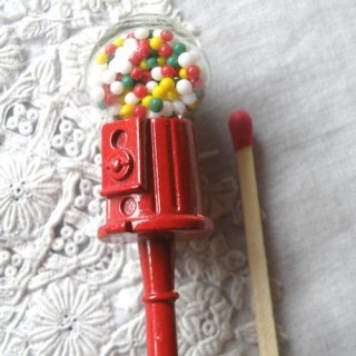 Distributeur miniature bonbons chewing-gum 8 cm