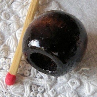 Varnished wooden beads 16 mms.