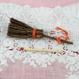 Round natural strow broom,...