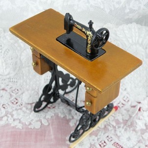 Métal Machine à coudre maison de poupée miniatures décoration 1:12 Longueur 3.5 yrde