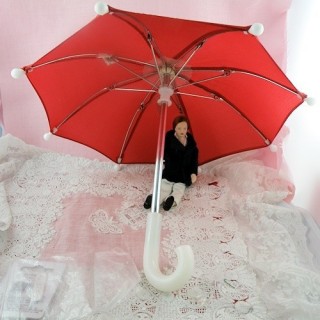 Parapluie pour poupée ouvre...