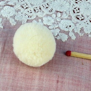 White wool pompoms balls...