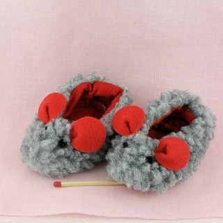 chaussons miniatures bébé poupée 2 cm . 
