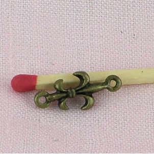 Pendentif, breloque,fleur de lys, bijou poupée, 1,7 cm