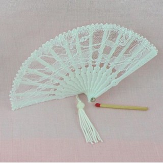 Folding lace Fan shaped 8 cms, 3".