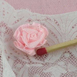 Small 9mms rose ribbon with green leaves, 26 mms