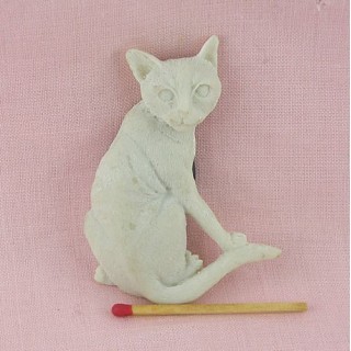 Cat magnet, synthetic plaster, resin to decorate