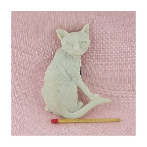 Cat magnet, synthetic plaster, resin to decorate