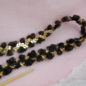 Wool braid with golden sequins 2cms