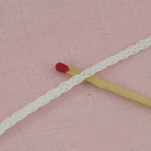 Vintage tiny cotton lace ribbon, 5 mms.