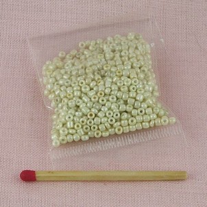 Perles nacrées rondes de rocaille 2 mm 10g .