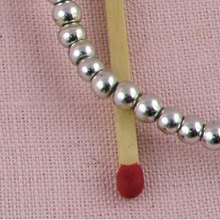 Round glass pearls 4 mms.