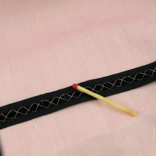 Velvet scroll braid 15 mms