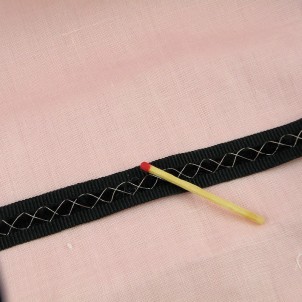 Velvet scroll braid 17 mms