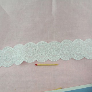 Eyelet trim flowers embroidered on the both edges, 4 cms