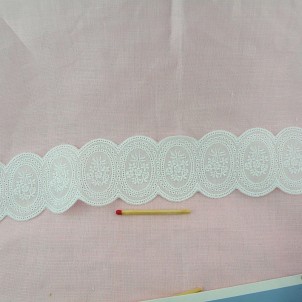 Eyelet trim flowers embroidered on the both edges, 4 cms