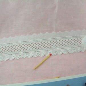 Eyelet trim embroidered 4 cms