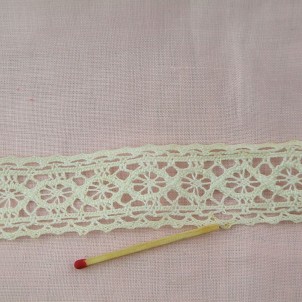 Thin Vintage double edged lace  very fine cotton, trim 30 mms.