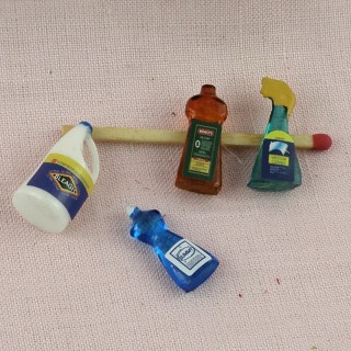Ensemble produits ménagés miniature maison poupée