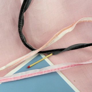 Velvet ribbon with lip 6 mms.