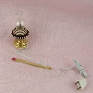 Lampe en laiton et verre à  pétrole miniature pour maison poupée 4,4 cm.