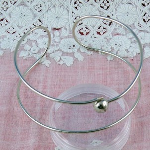 Wire cuff bracelet form for beads