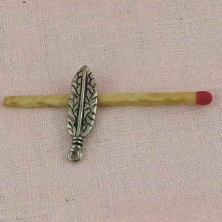 Breloque plume miniature