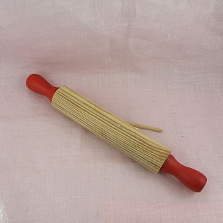 Wood rolling pin 17 cms doll house kitchen.