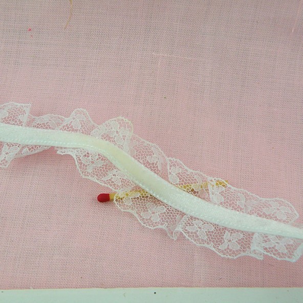 Syntheticc lace on elastic velvet ribbon 3 cms sell by meter