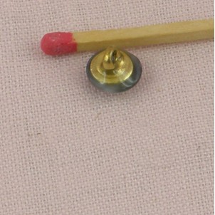 Perlmutterartiger Knopf zu Fuß 8 Millimeter.
