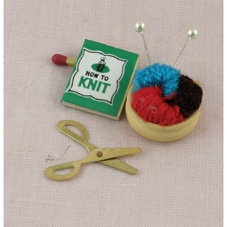 Small knitting basket for doll,