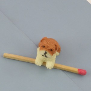 Kleiner Hund Boxer Haus Puppe, 2 cm.