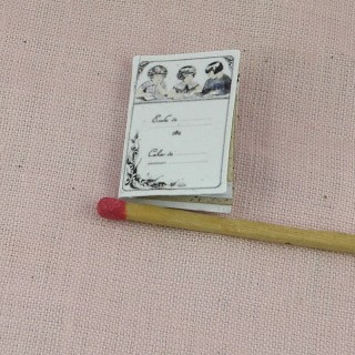 Cahier d'écriture miniature maison école poupée  2,7 cm x 1,7 cm.