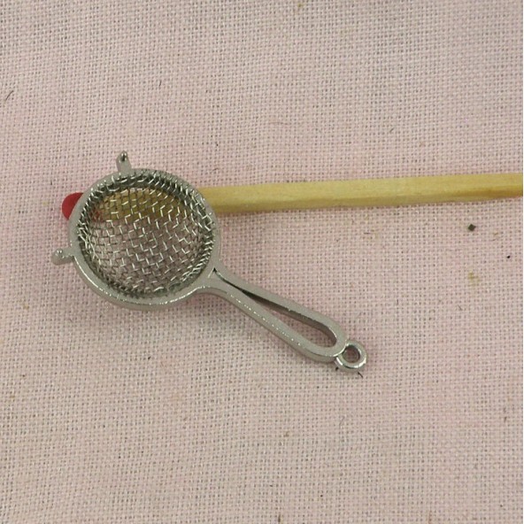 Miniature strainer