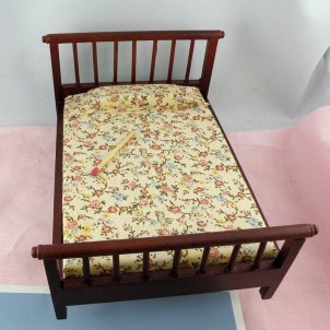 king size bed miniature dollhouse  16,5 cms.
