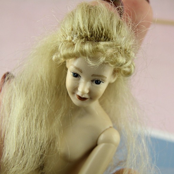 Wig for miniature doll dislocates doll house 1 / 12eme