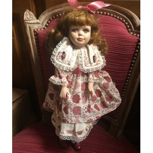Muñeca romántica de colección porcelana y tejido, 42 cm.