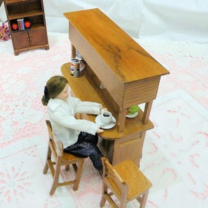 Bar miniature poupée en bois avec portes et étagères