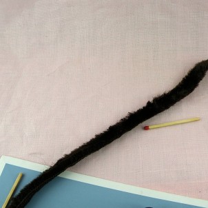 Gallon ribbon distorts elastic fur 1 cm.