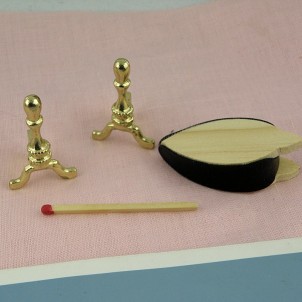 Arbeitsgeräte in Messing und Blasebalg für Miniaturschornstein