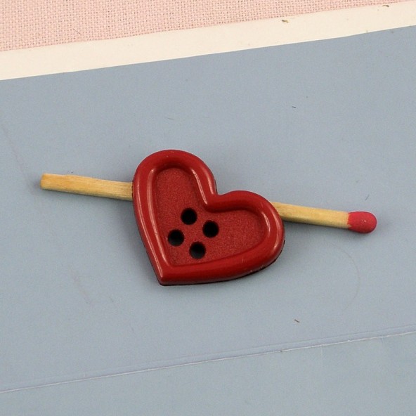 Bouton coeur géant rouge  2 cm