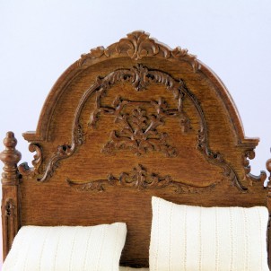 King size bed miniature dollhouse  16,5 cms.